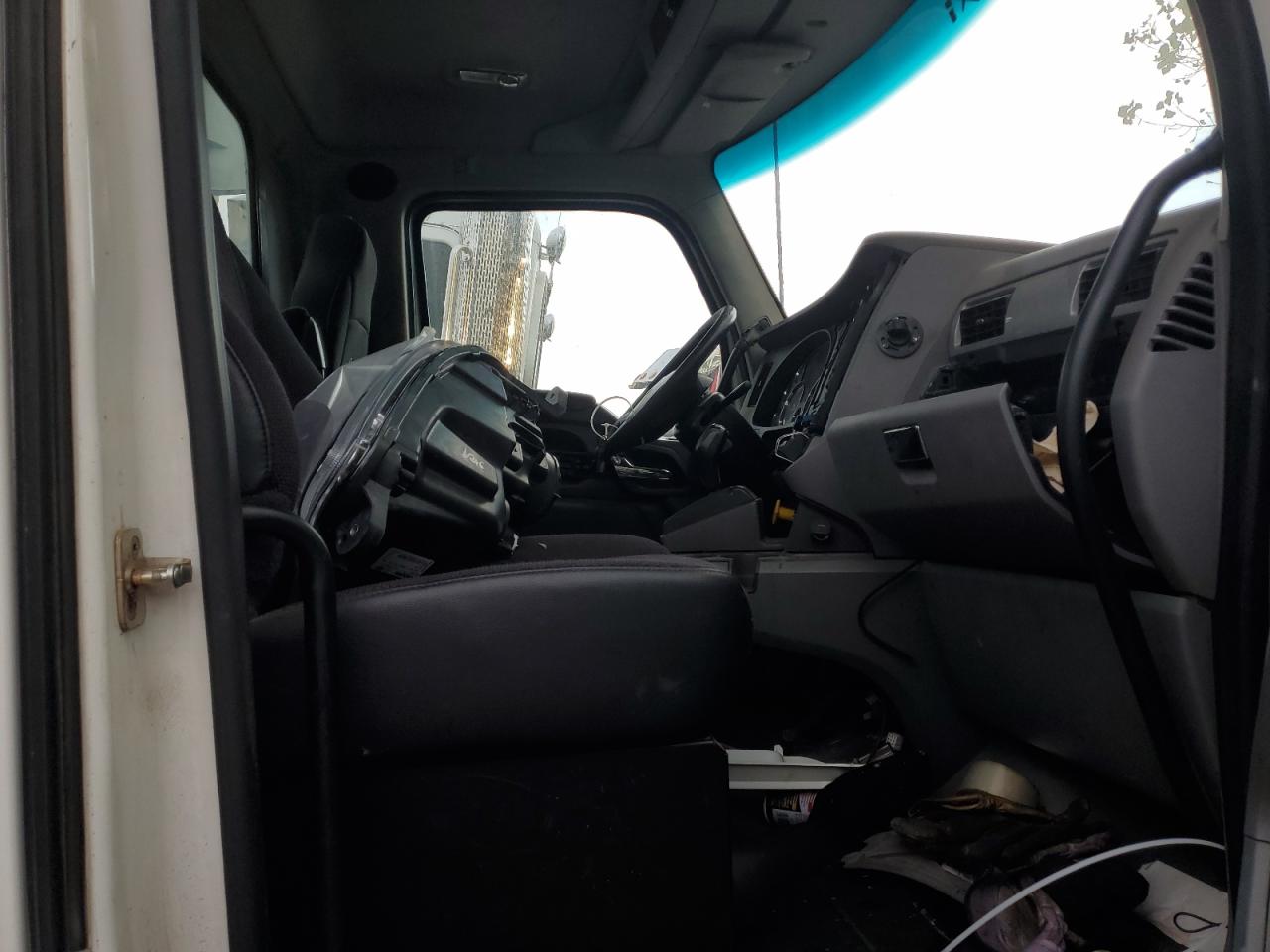 Lot #3266816924 2017 KENWORTH T680