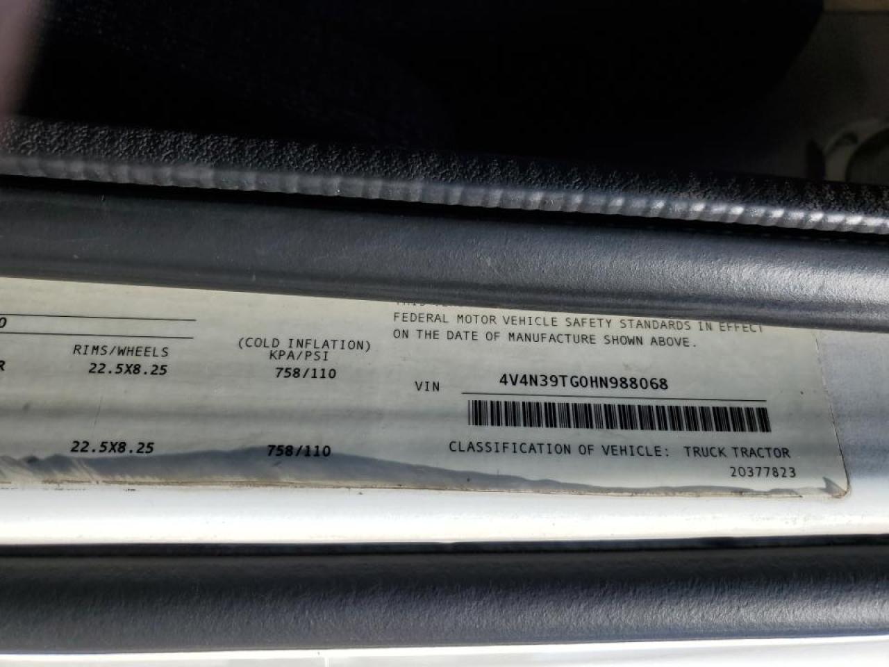 Lot #3297130512 2017 VOLVO VN VNL