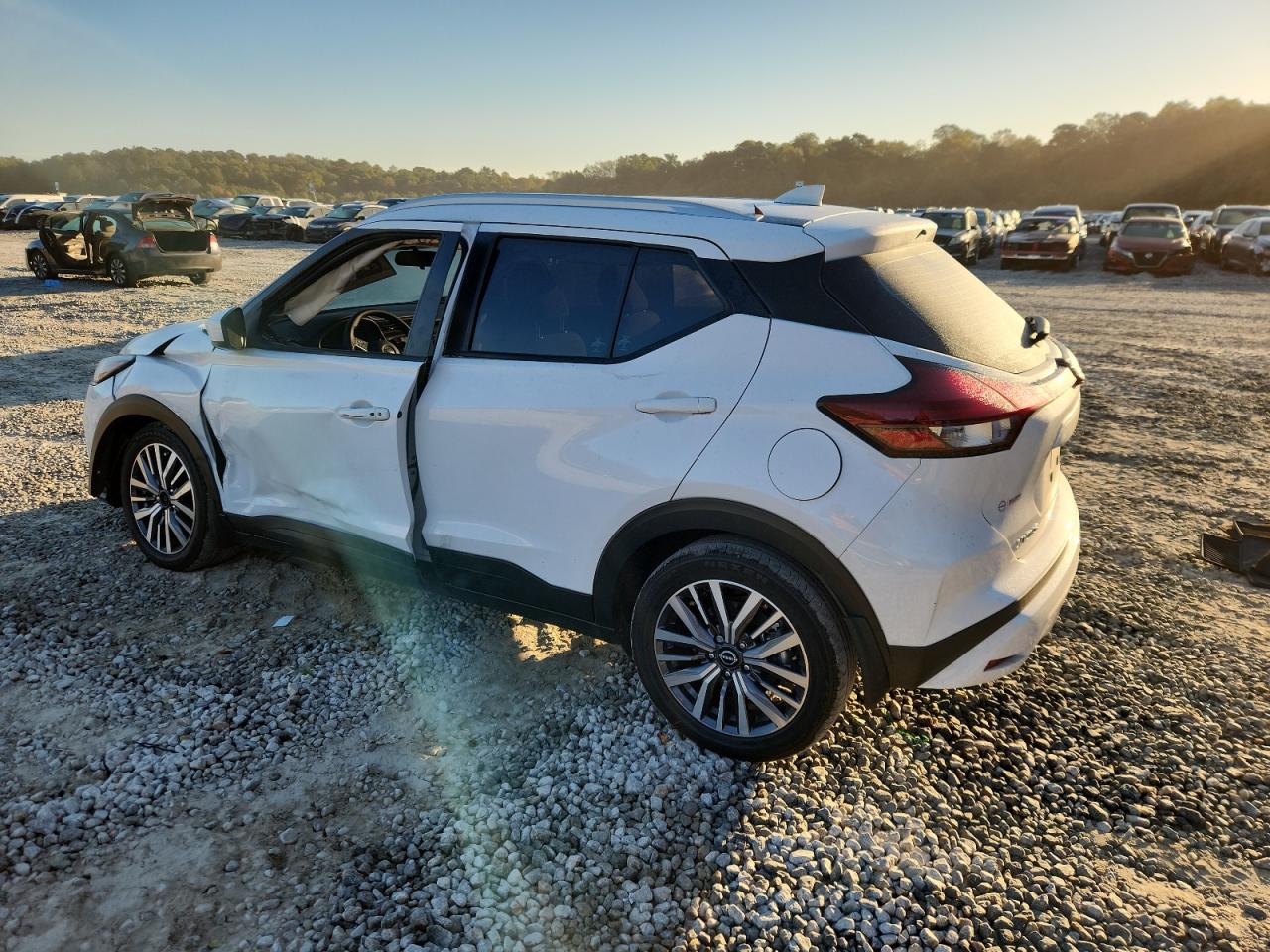 NISSAN KICKS SV