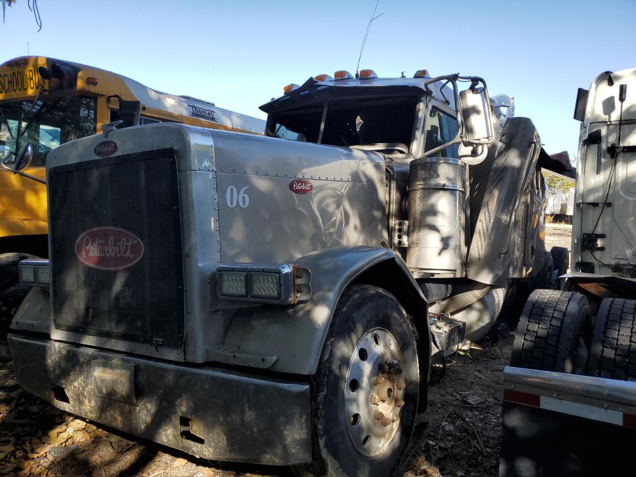 Lot #3285102396 2006 PETERBILT TRACTOR 379