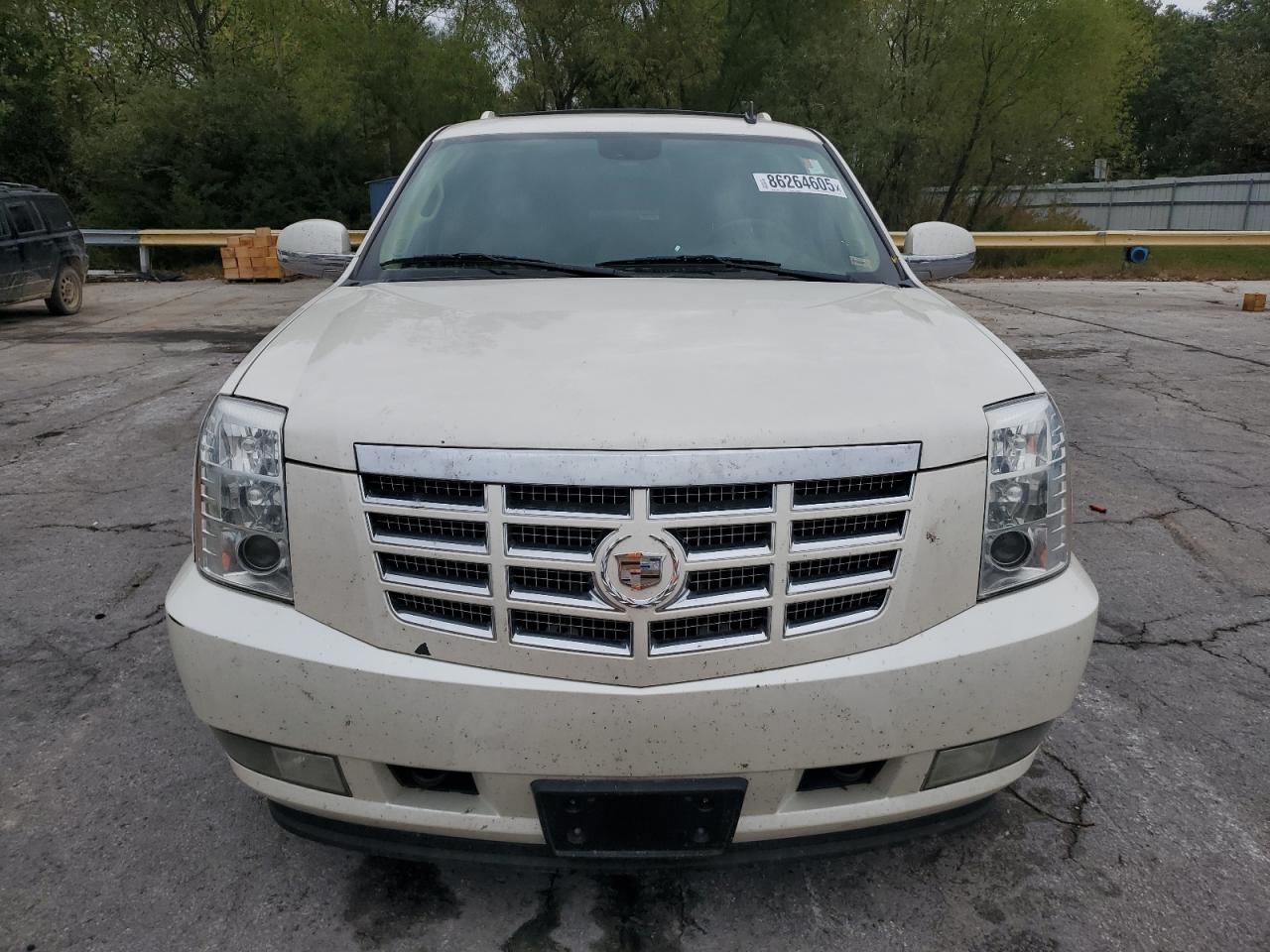 CADILLAC ESCALADE LUXURY