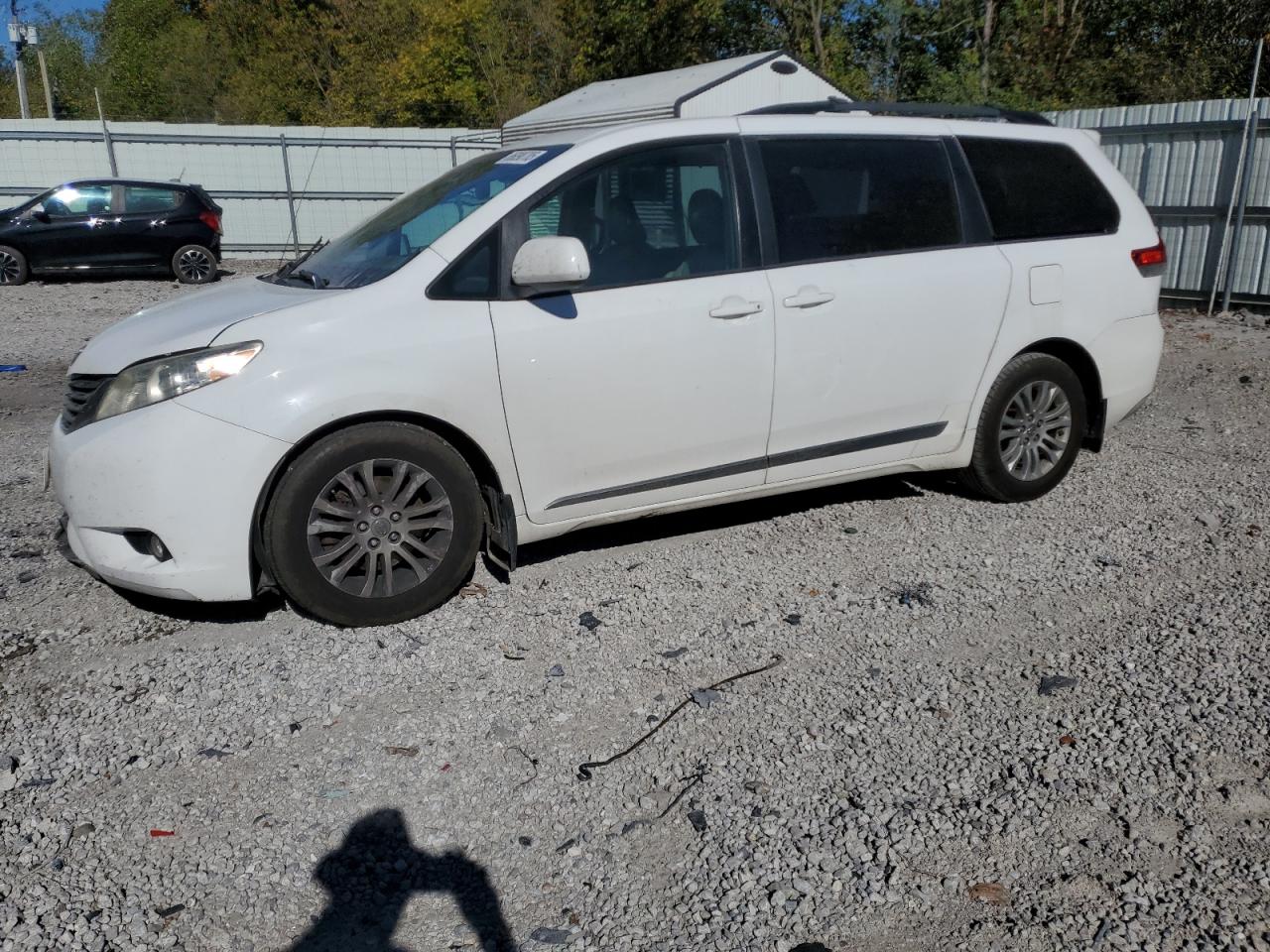 TOYOTA SIENNA XLE