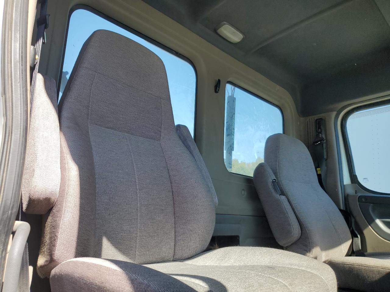 Lot #3280385951 2016 FREIGHTLINER CASCADIA 1