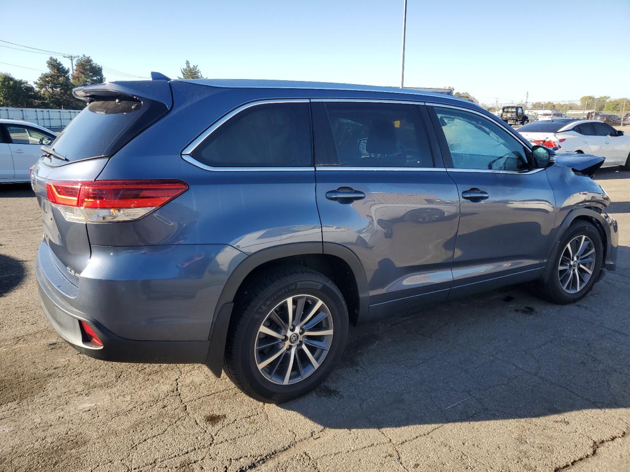 TOYOTA HIGHLANDER SE