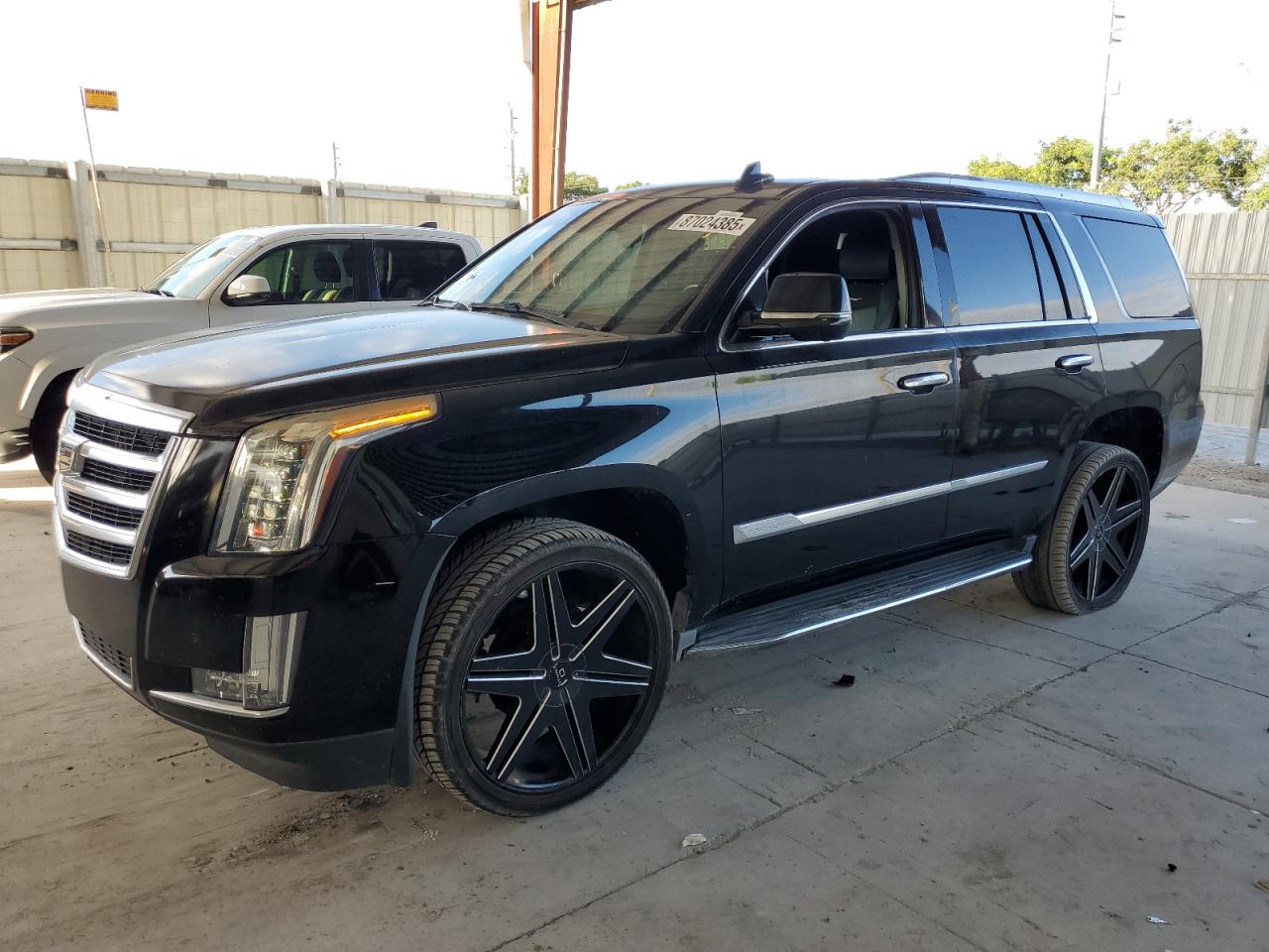CADILLAC ESCALADE LUXURY