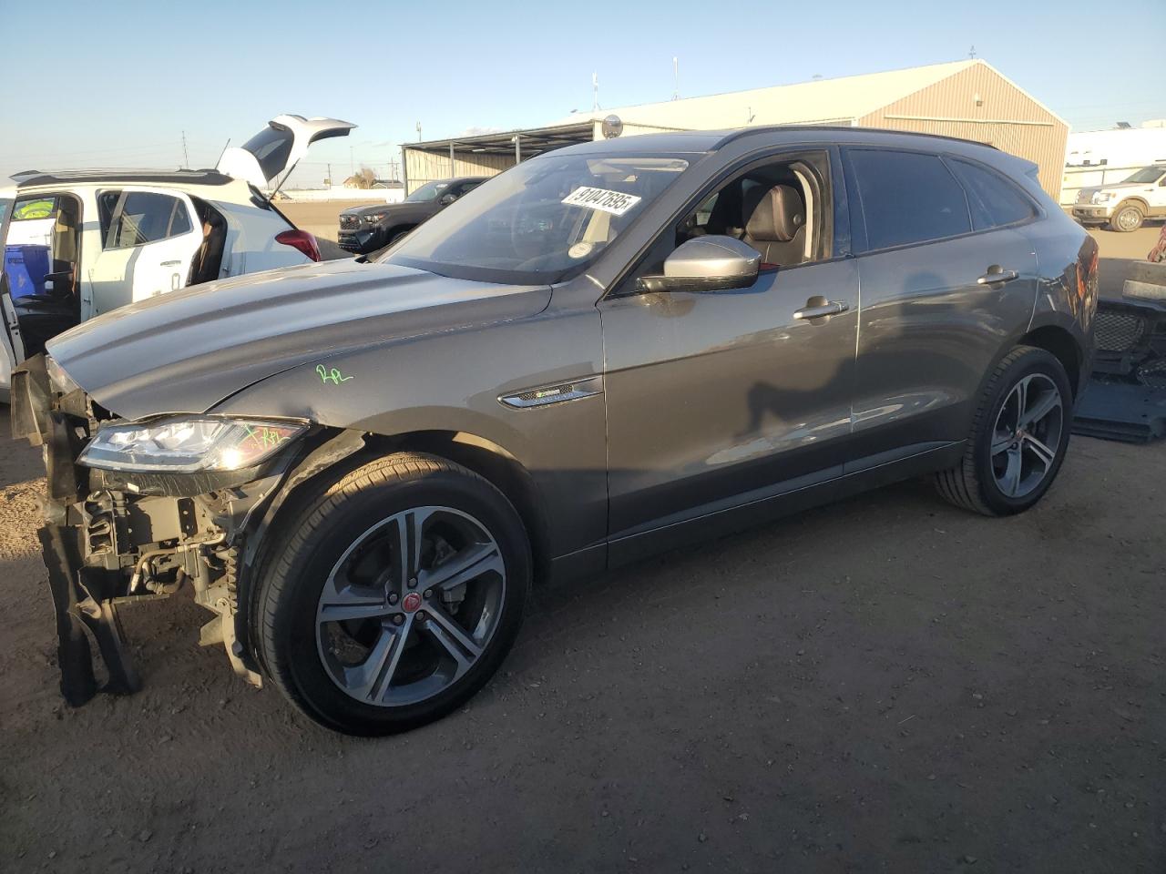 JAGUAR F-PACE R - SPORT