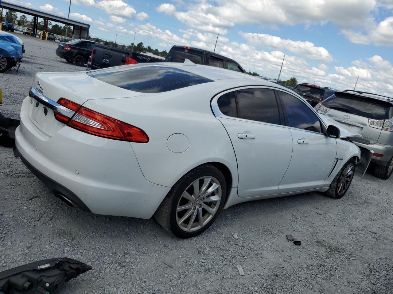 JAGUAR XF 2.0T PREMIUM