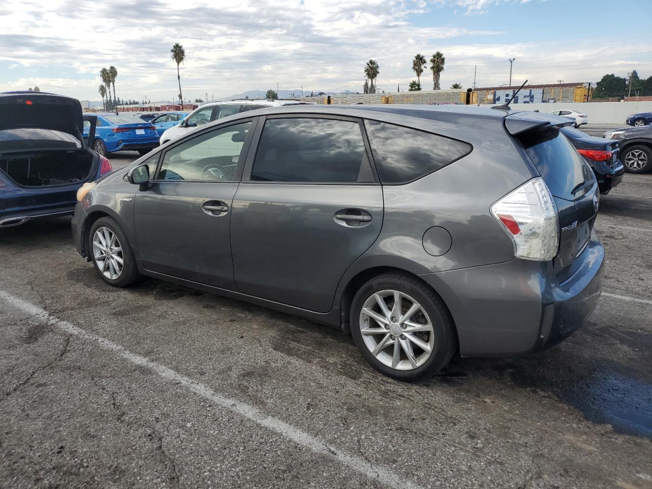 TOYOTA PRIUS V