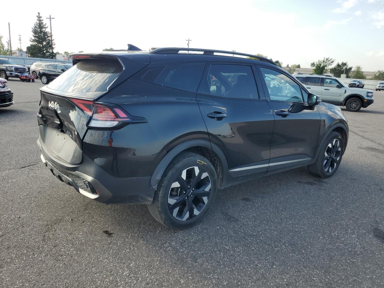 KIA SPORTAGE X LINE