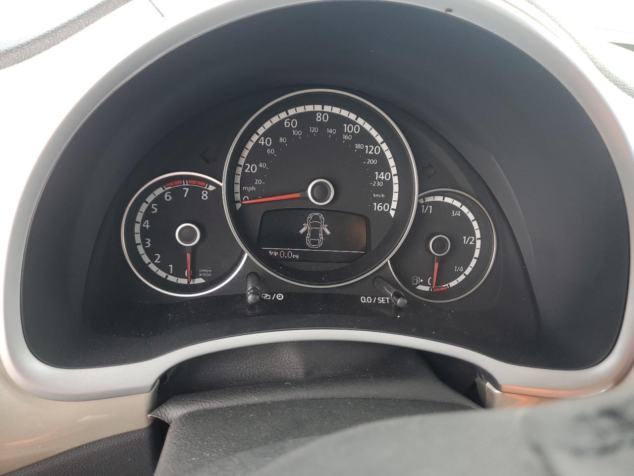 VOLKSWAGEN BEETLE SE