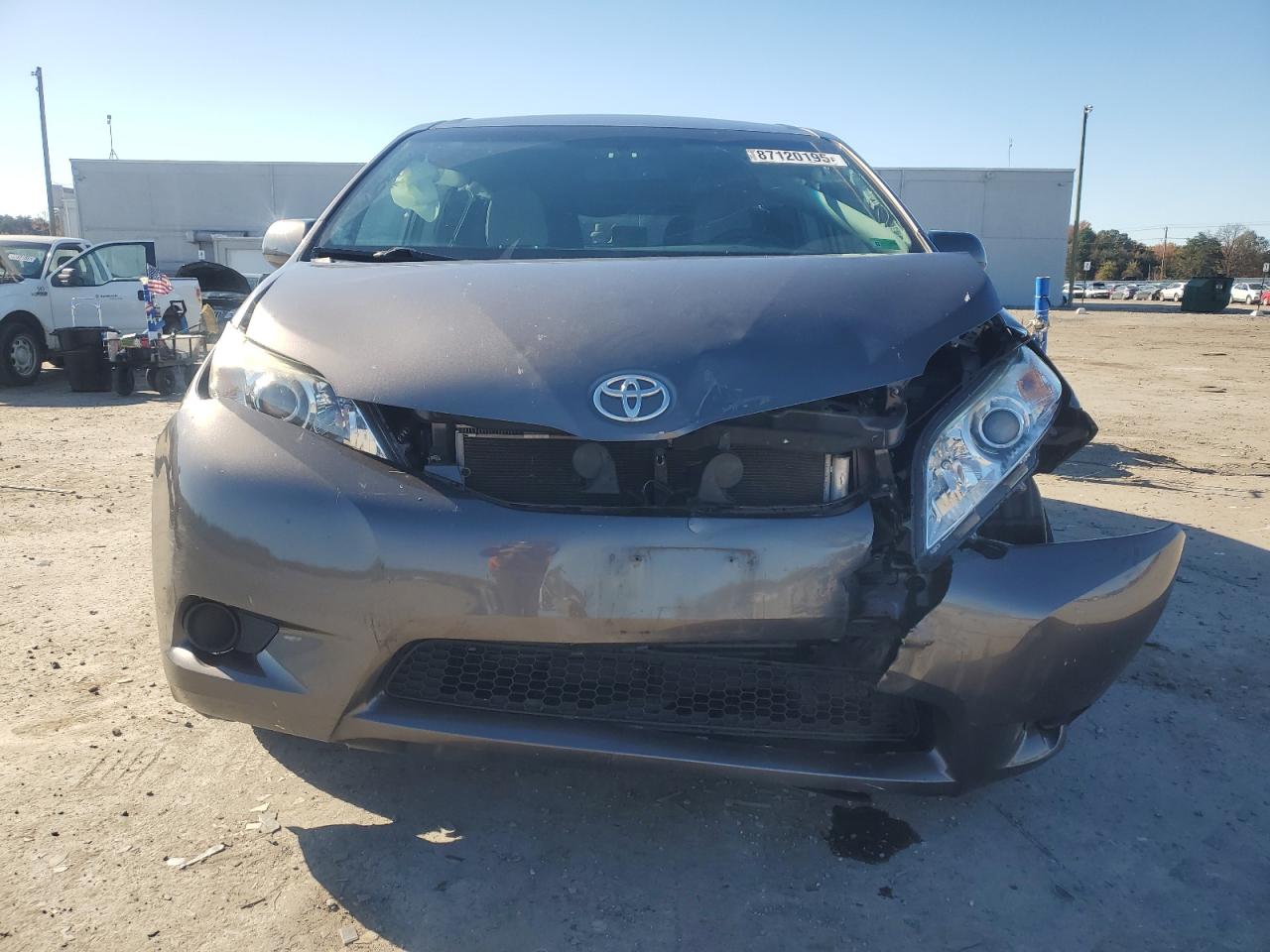 Lot #3308323190 2017 TOYOTA SIENNA LE
