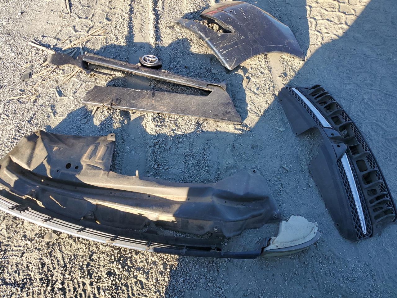 Lot #3291253964 2004 TOYOTA SIENNA XLE