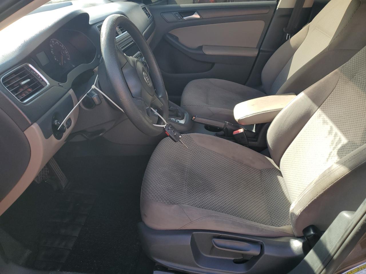 VOLKSWAGEN JETTA BASE