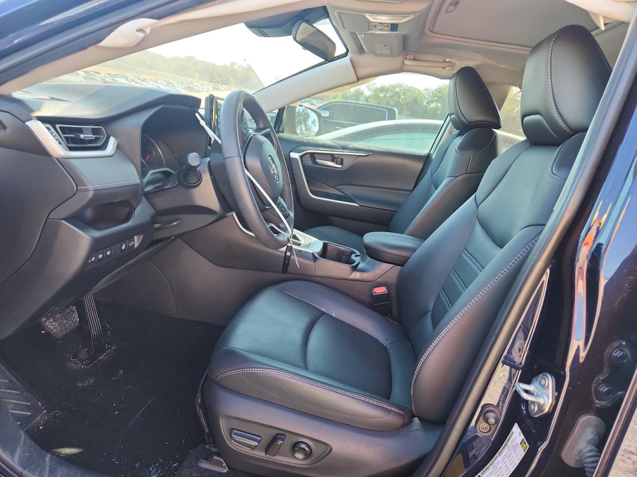 TOYOTA RAV4 XLE PREMIUM