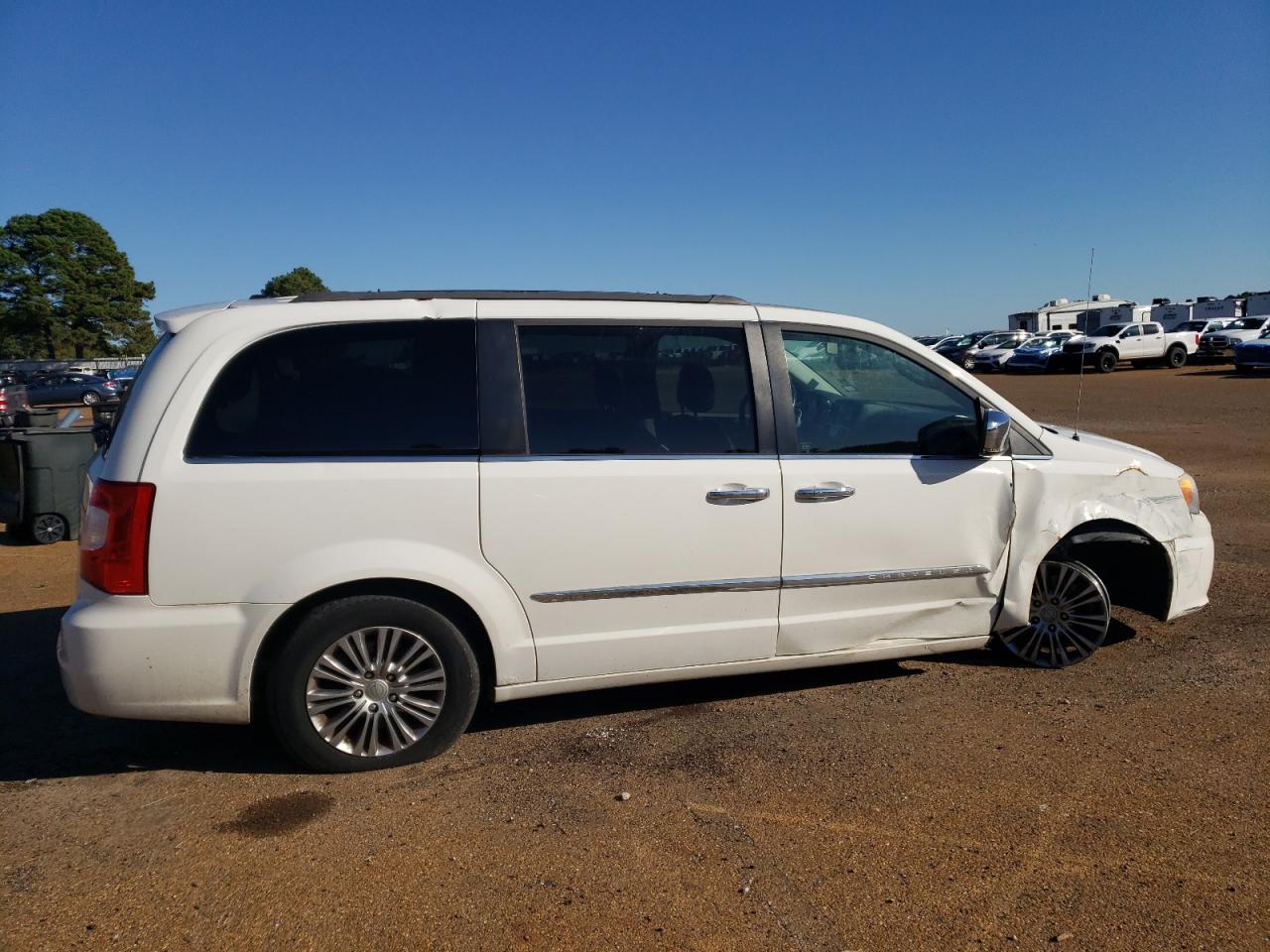 CHRYSLER TOWN & COUNTRY TOURING L