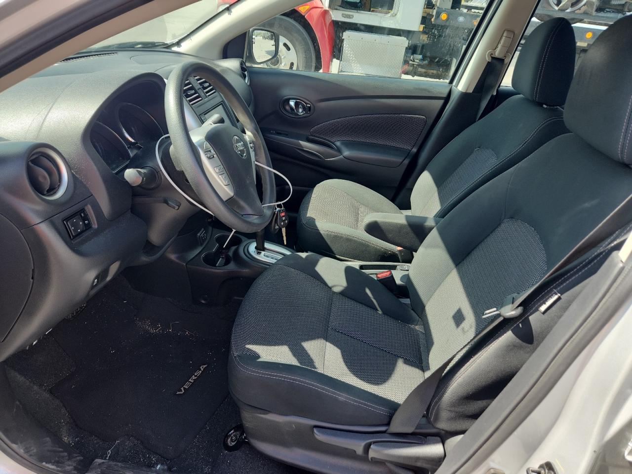 Lot #3316759409 2019 NISSAN VERSA S