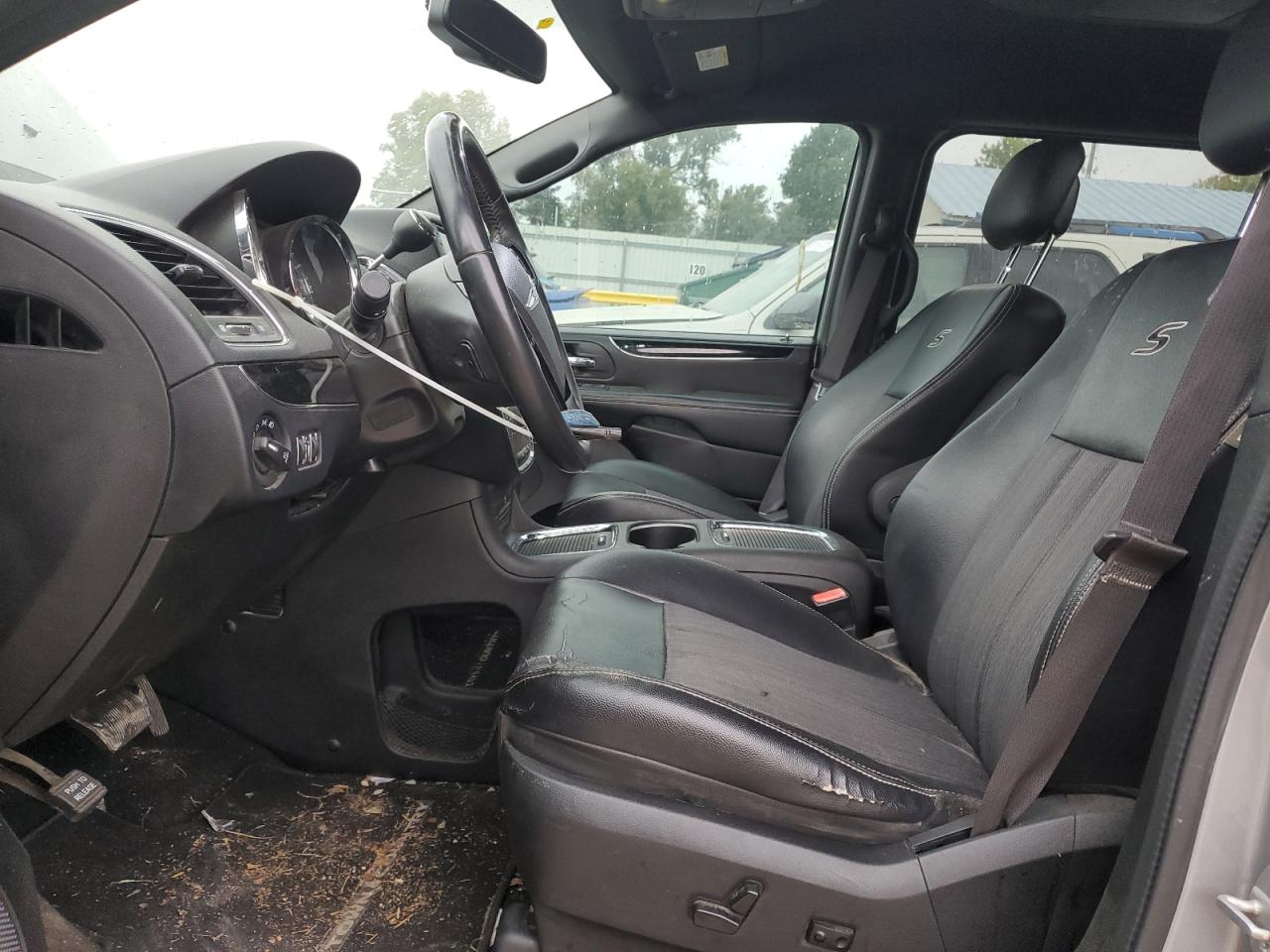 CHRYSLER TOWN & COUNTRY S