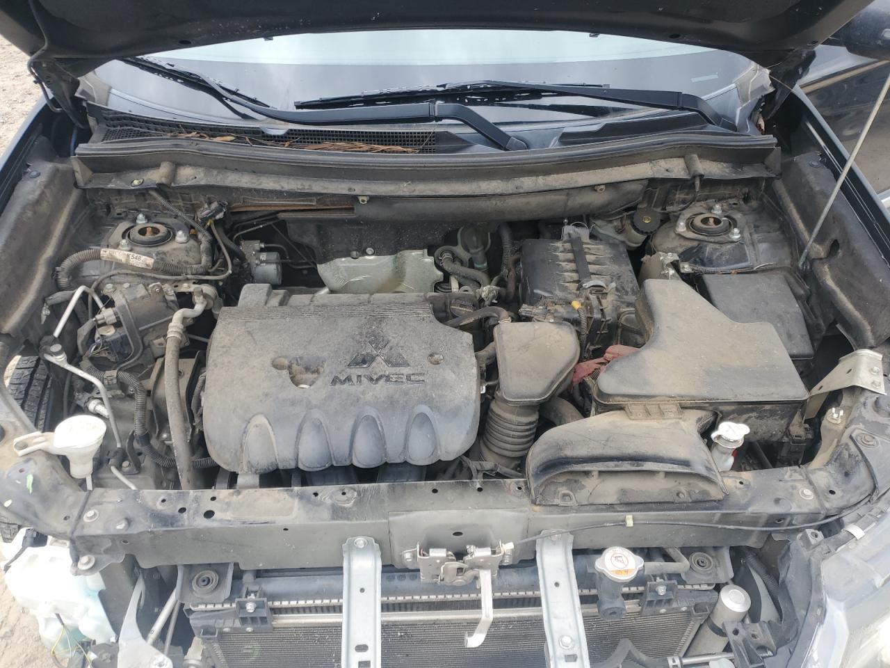 MITSUBISHI OUTLANDER SE