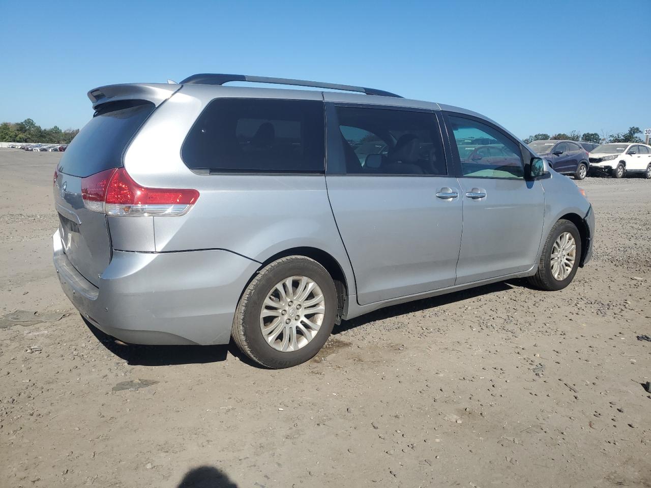 Lot #3315834357 2011 TOYOTA SIENNA XLE
