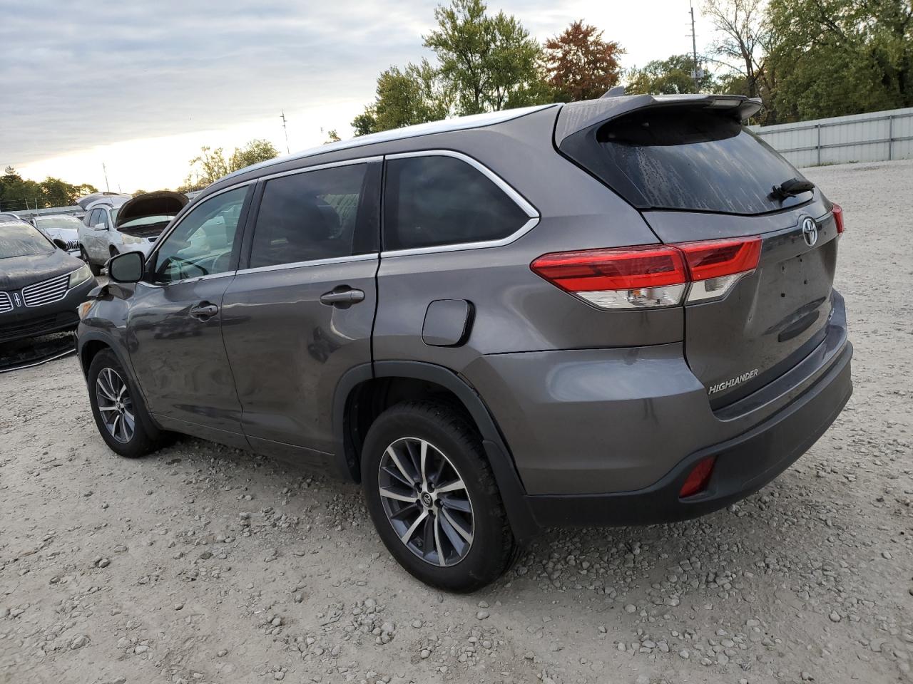 TOYOTA HIGHLANDER SE