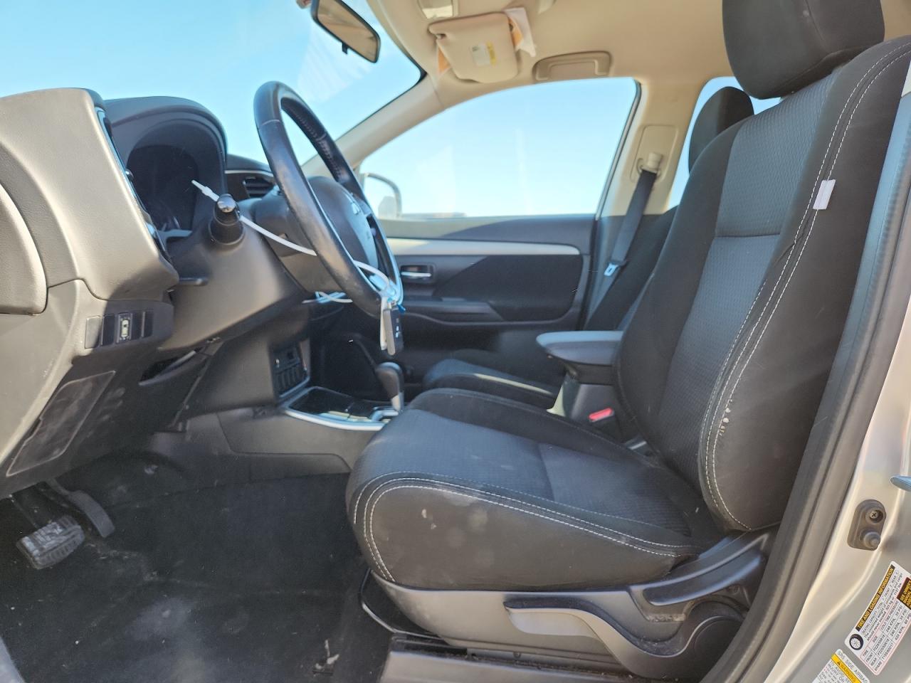 MITSUBISHI OUTLANDER SE