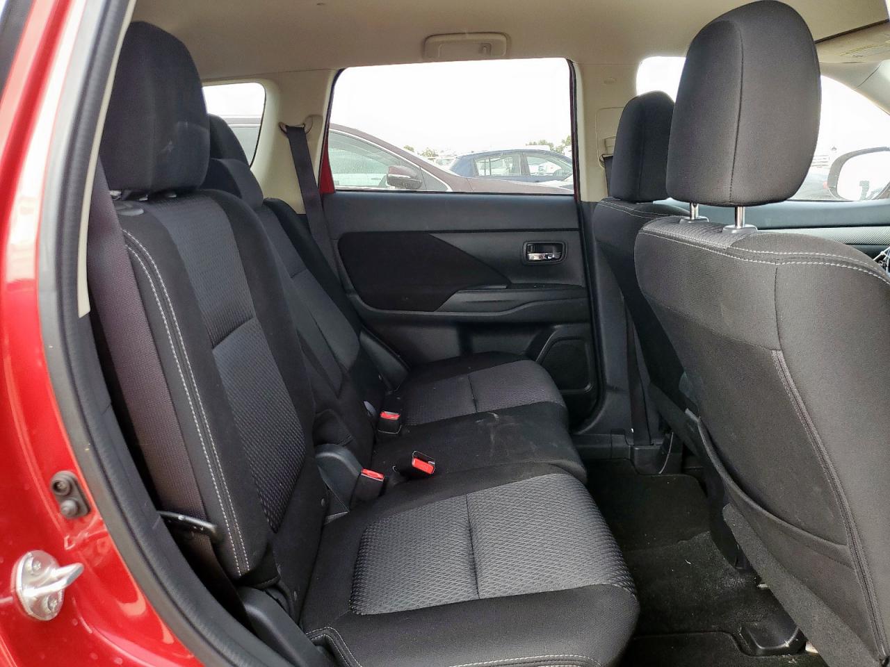 MITSUBISHI OUTLANDER SE