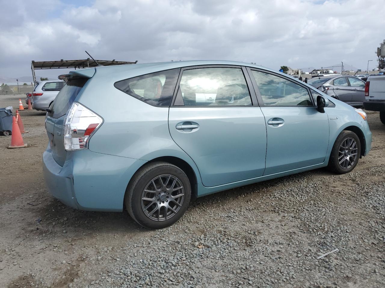 TOYOTA PRIUS V