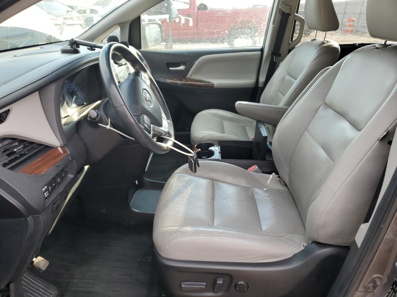 TOYOTA SIENNA XLE