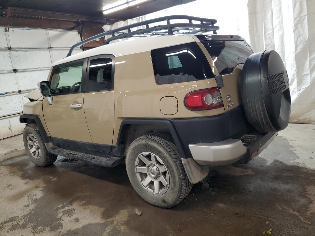 TOYOTA FJ CRUISER
