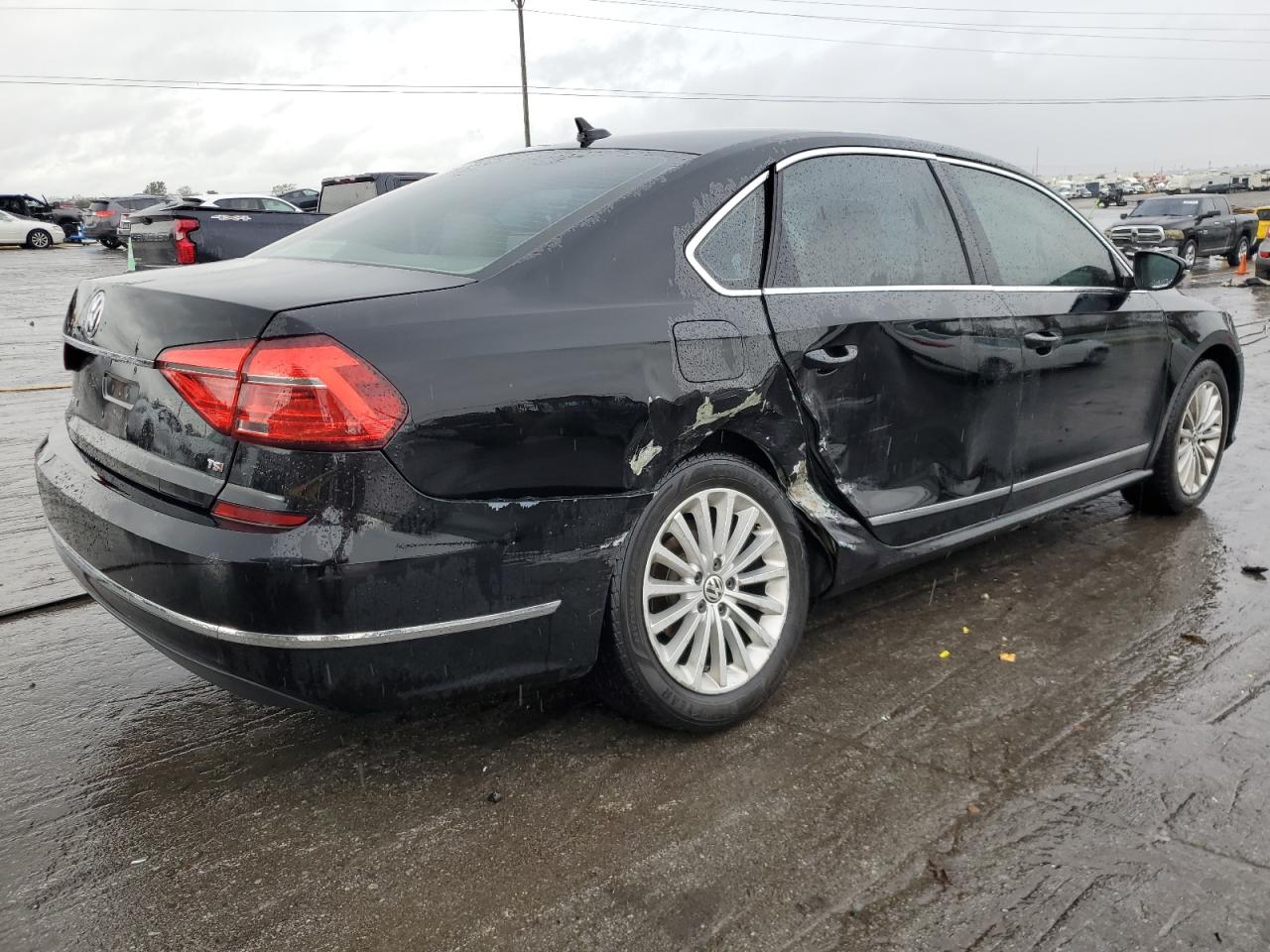 VOLKSWAGEN PASSAT SE