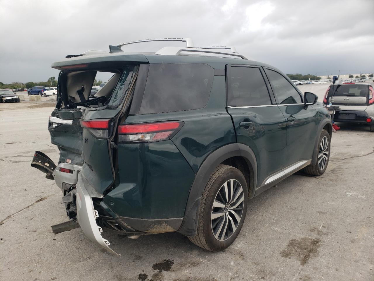 NISSAN PATHFINDER PLATINUM