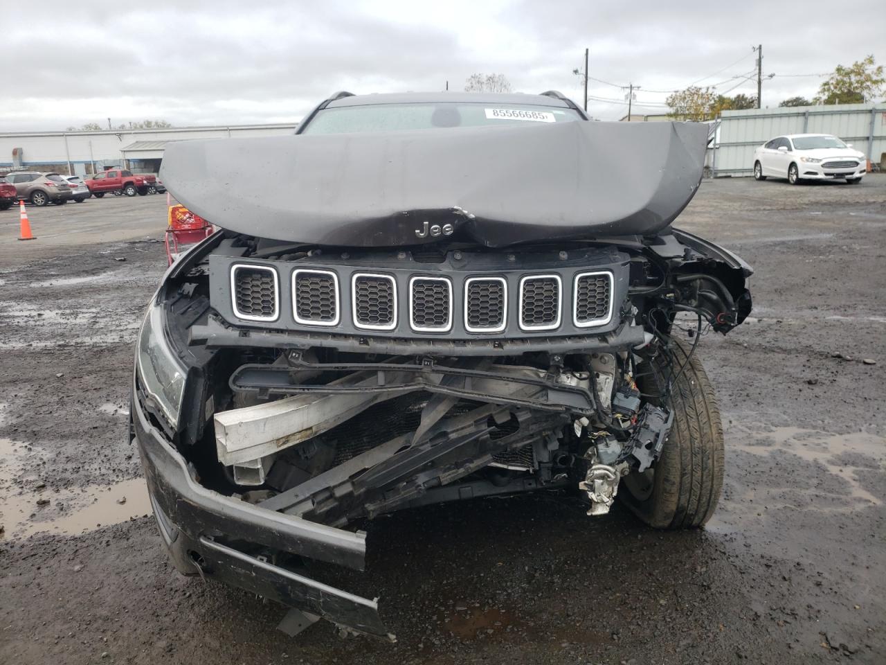 Lot #3318869938 2019 JEEP COMPASS LA