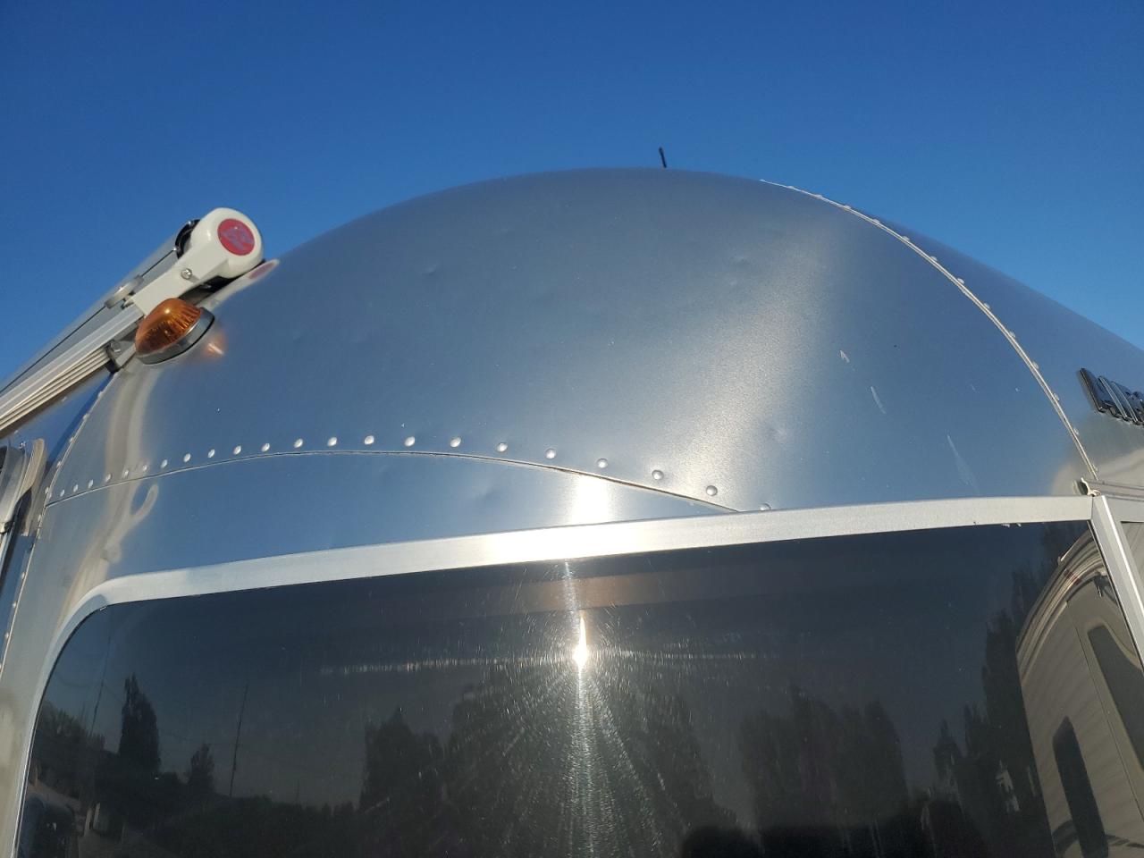 Lot #3274647816 2015 AIRSTREAM FLYING CLO