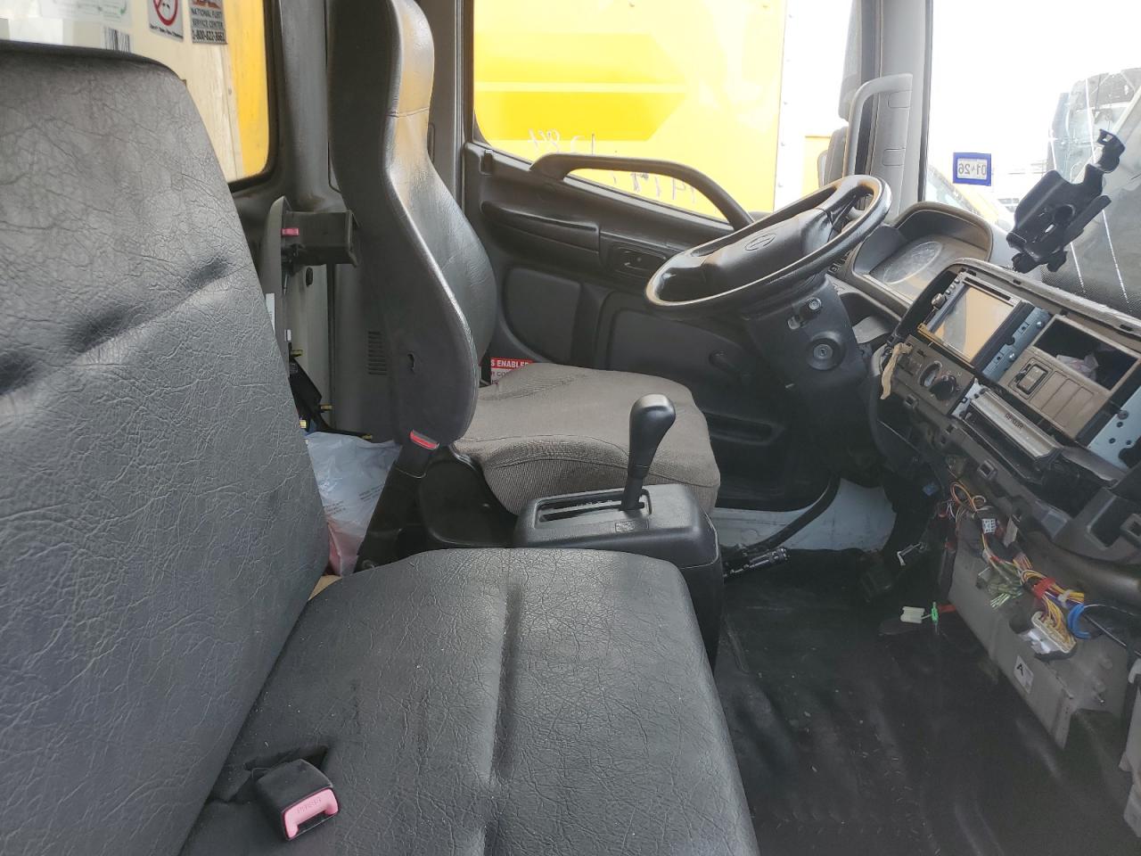 Lot #3268843237 2012 HINO 258/268