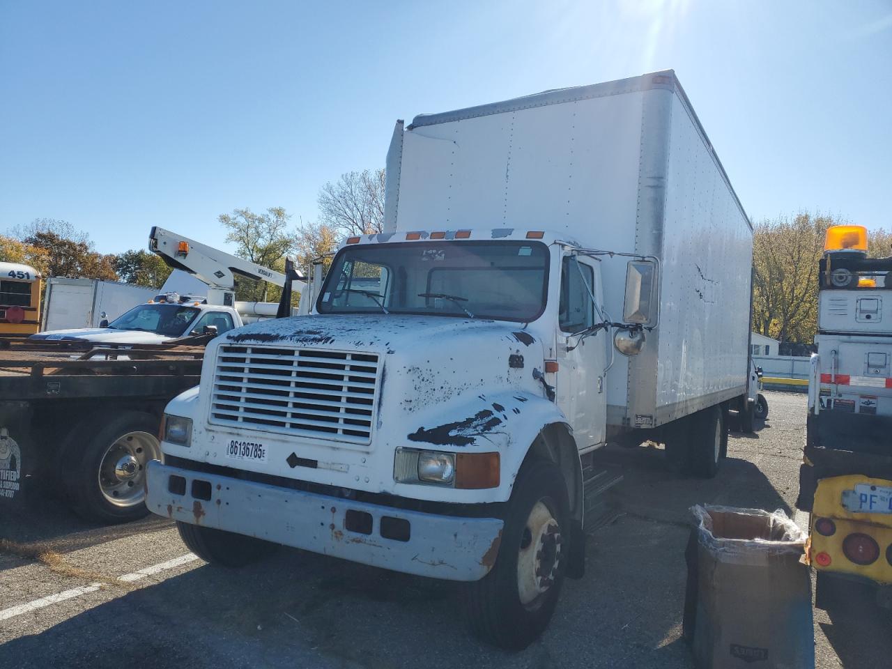 Lot #3276395659 1999 INTERNATIONAL 4700 BOX TRUCK