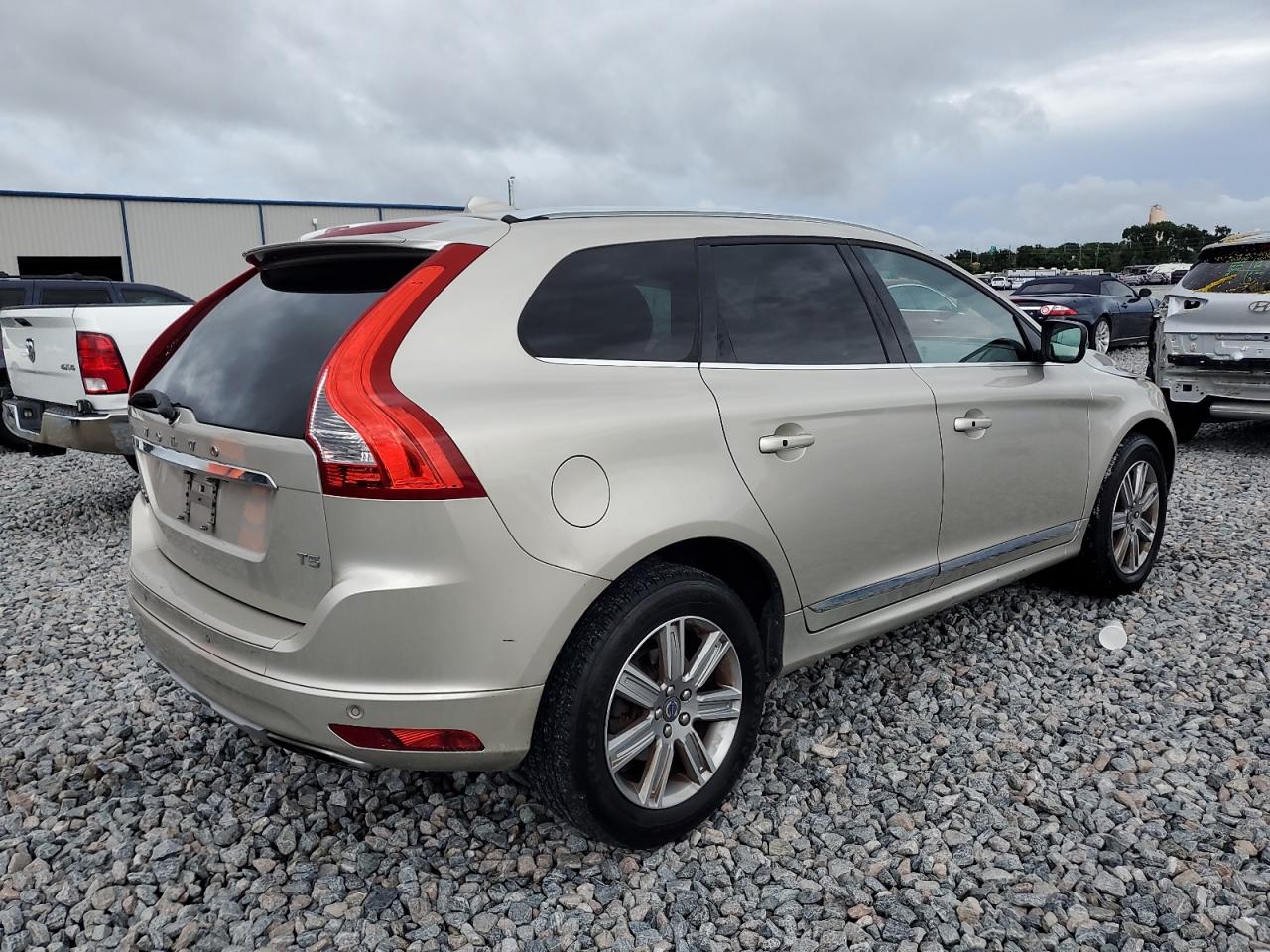 VOLVO XC60 T5 INSCRIPTION