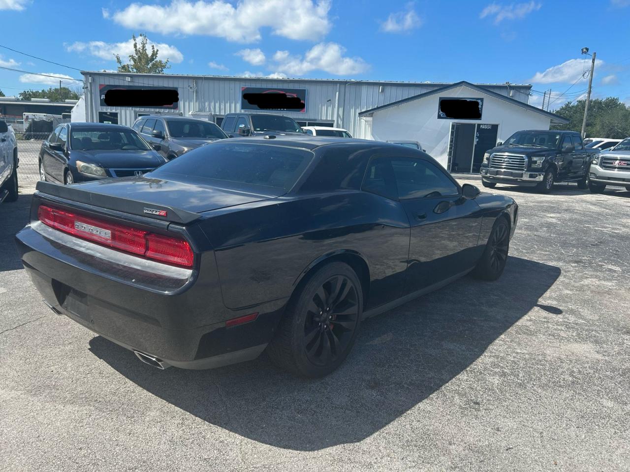 DODGE CHALLENGER SRT-8