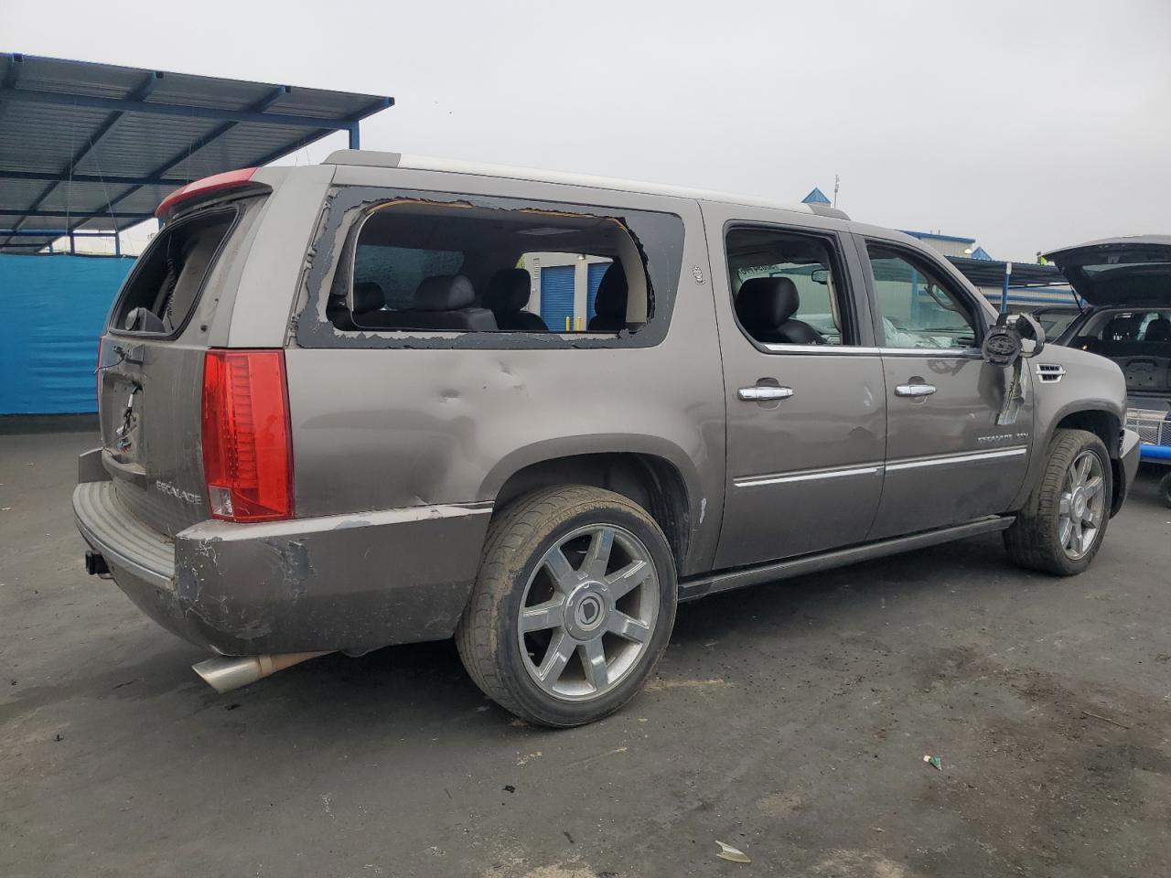 CADILLAC ESCALADE ESV PREMIUM