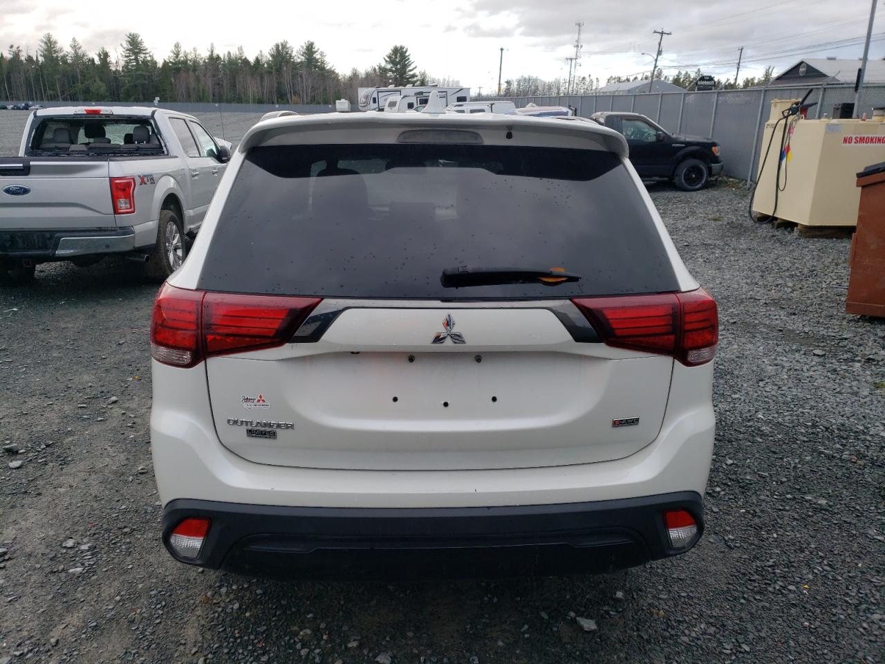 MITSUBISHI OUTLANDER SE
