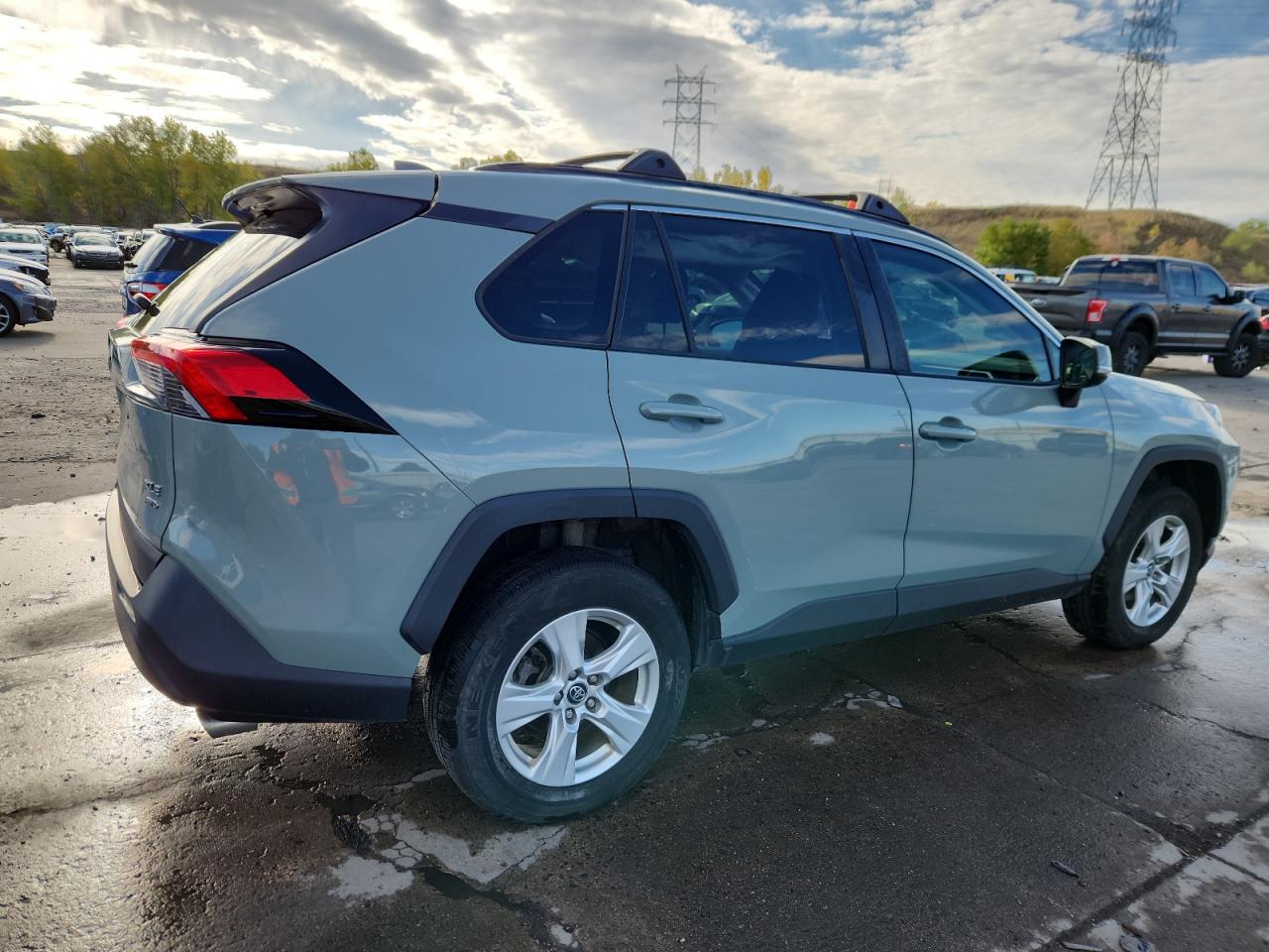 TOYOTA RAV4 XLE