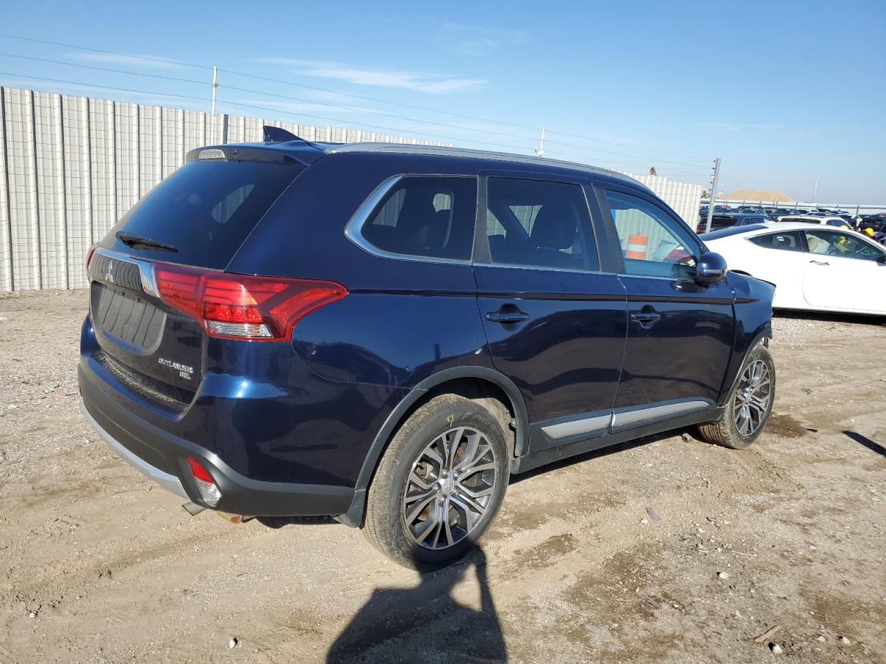 MITSUBISHI OUTLANDER SE