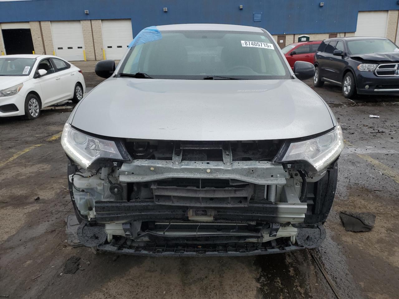 MITSUBISHI OUTLANDER SE