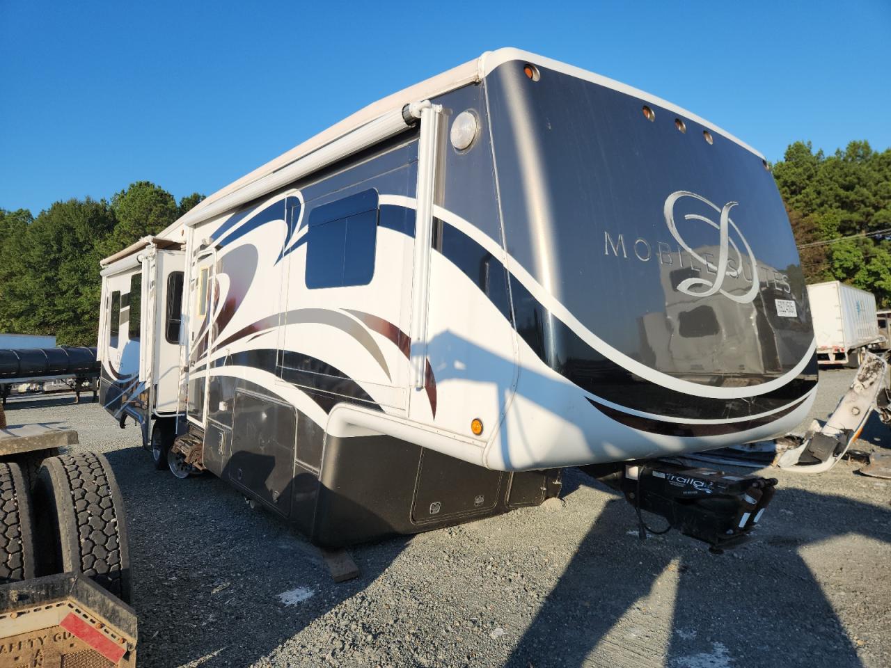 Lot #3280492140 2012 DRV MOBIL SUIT