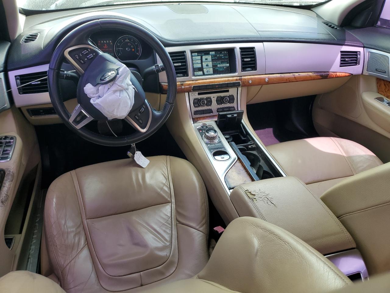 JAGUAR XF 2.0T PREMIUM