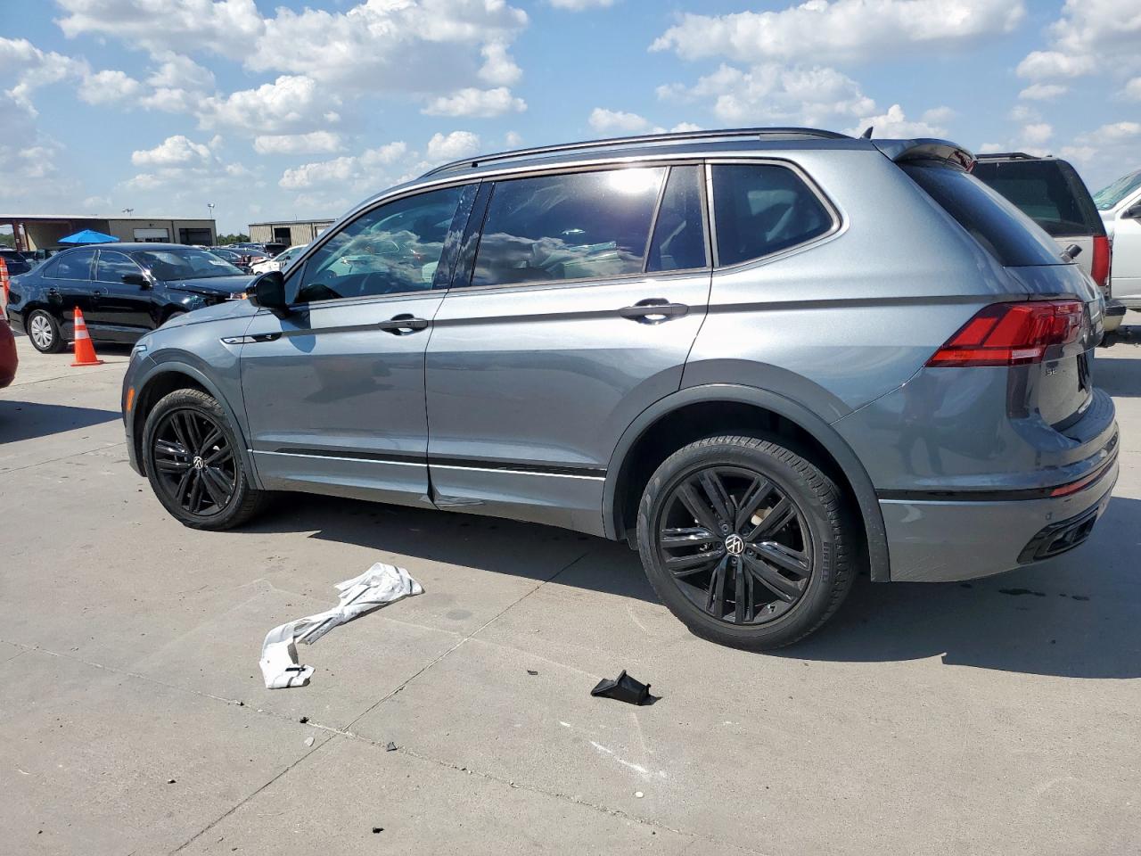 VOLKSWAGEN TIGUAN SE R-LINE BLACK