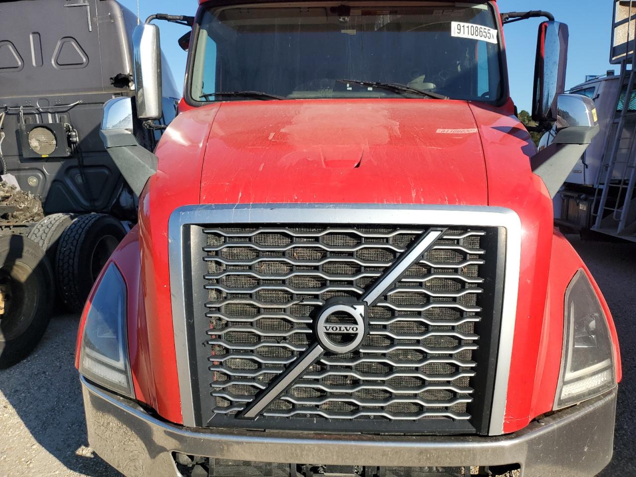 Lot #3293304422 2021 VOLVO VNL