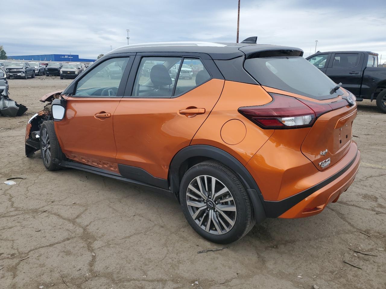 NISSAN KICKS SV