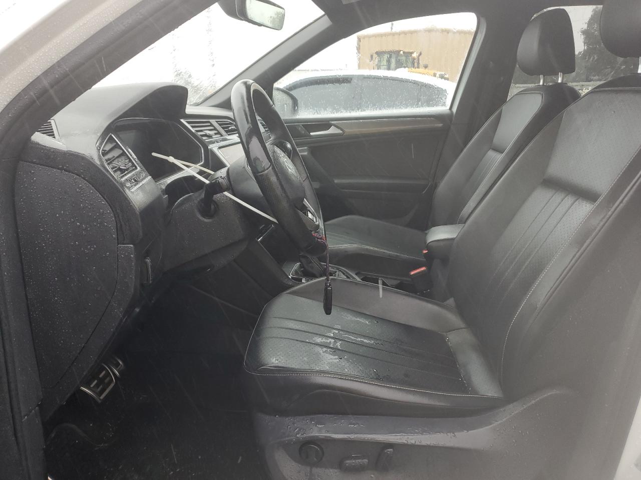 VOLKSWAGEN TIGUAN SE R-LINE BLACK