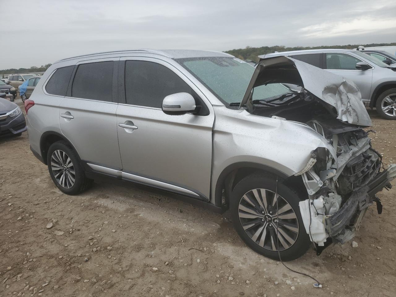 MITSUBISHI OUTLANDER SE