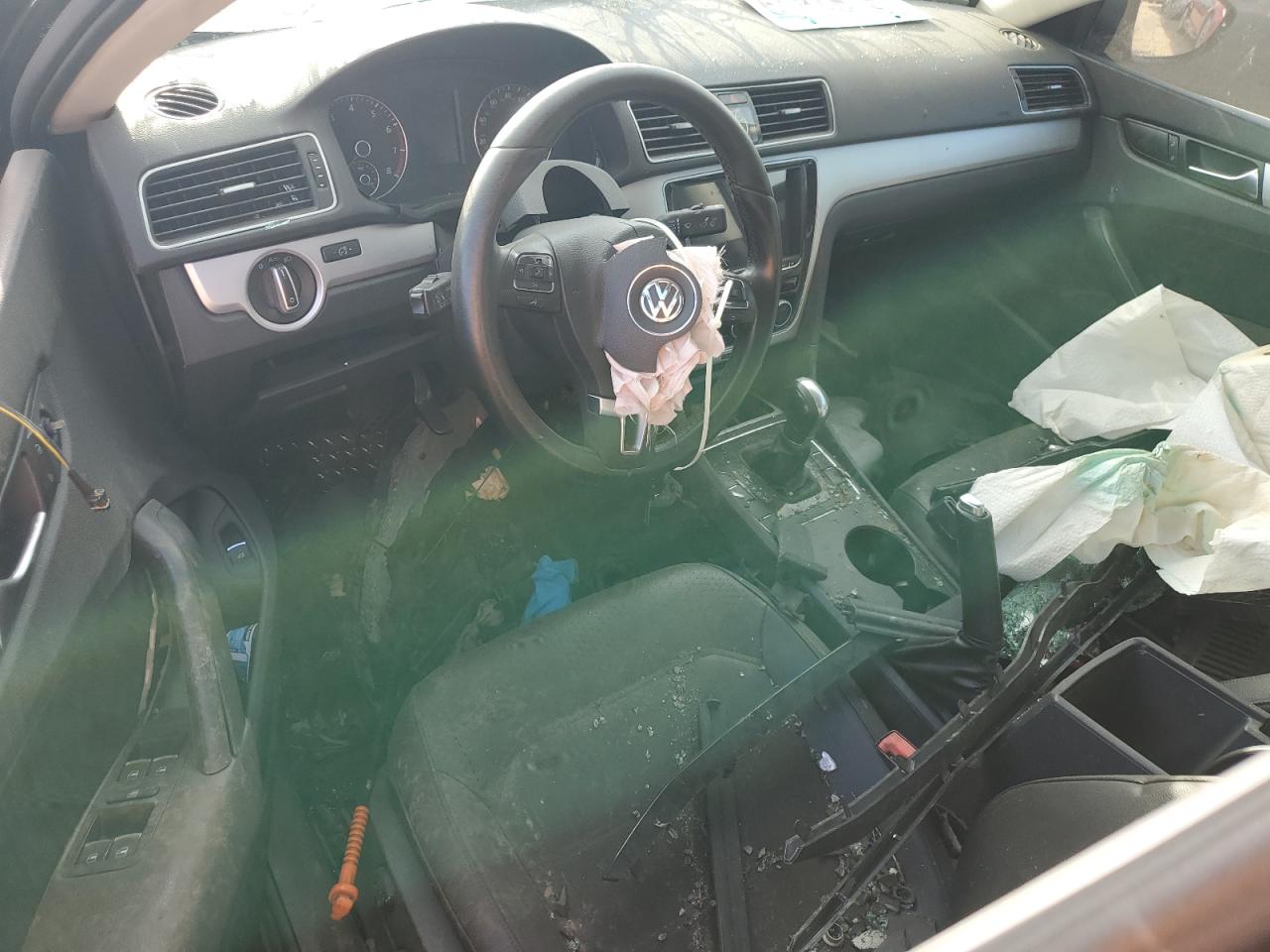 VOLKSWAGEN PASSAT SE